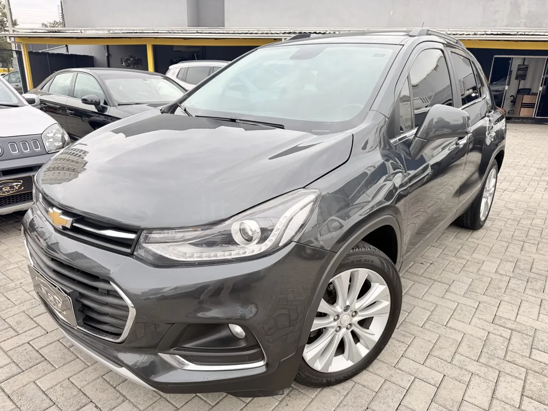 Chevrolet Tracker 2017 Cinza seminovo à venda na EGV Multimarcas em Itajaí