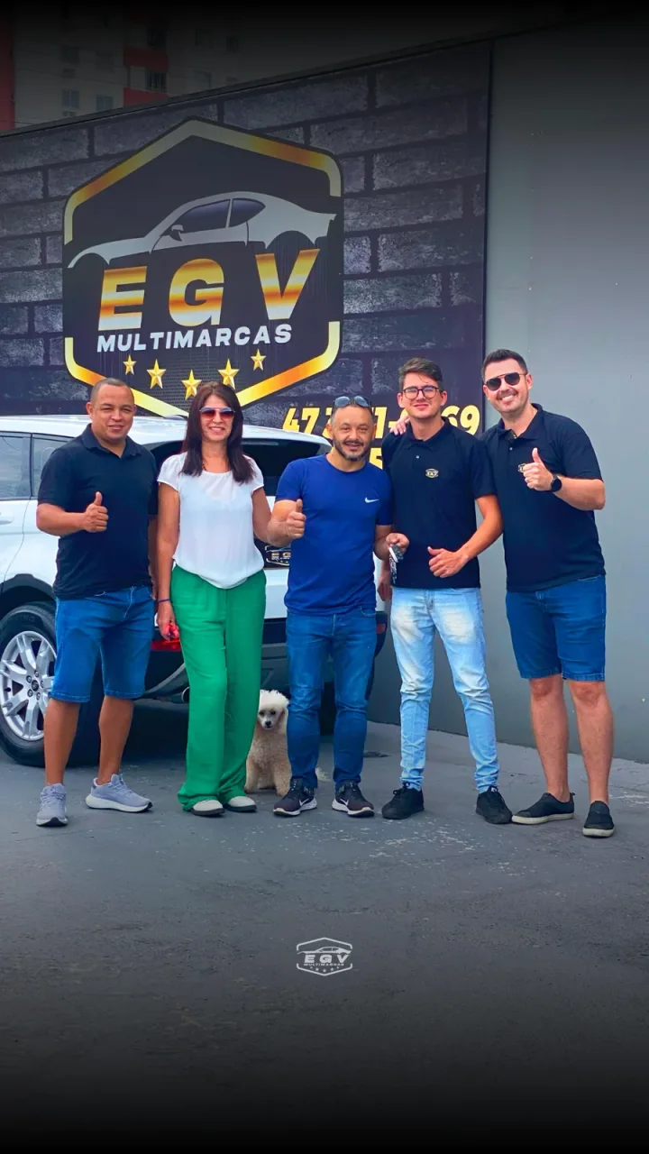 Registro publicado pela EGV da entrega para Marcelo e Fernanda